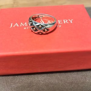 EUC James Avery Retired Spanish Lattice Ring. Size 7.5